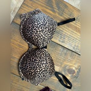 VS bra. Any questions just ask!